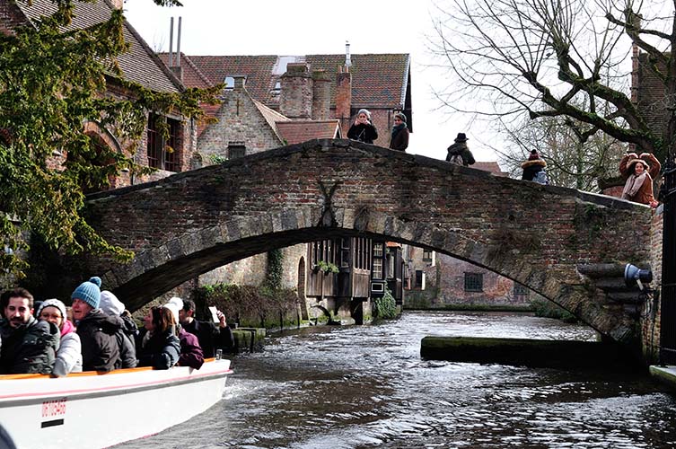 Ένα από τα γεφυράκια της Μπριζ