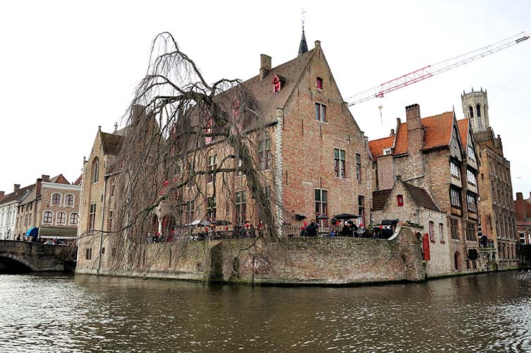 Αυτό το σημείο λένε ότι είναι το πιο φωτογραφημένο της Μπριζ.