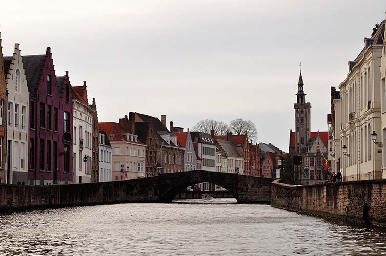 Ένα μεγάλο μέρος των ιδιοκτητών αυτών των σπιτιών δεν μπορεί να τα κατοικήσει λόγω του υψηλού κόστους ανακαίνισης και διαβίωσης.