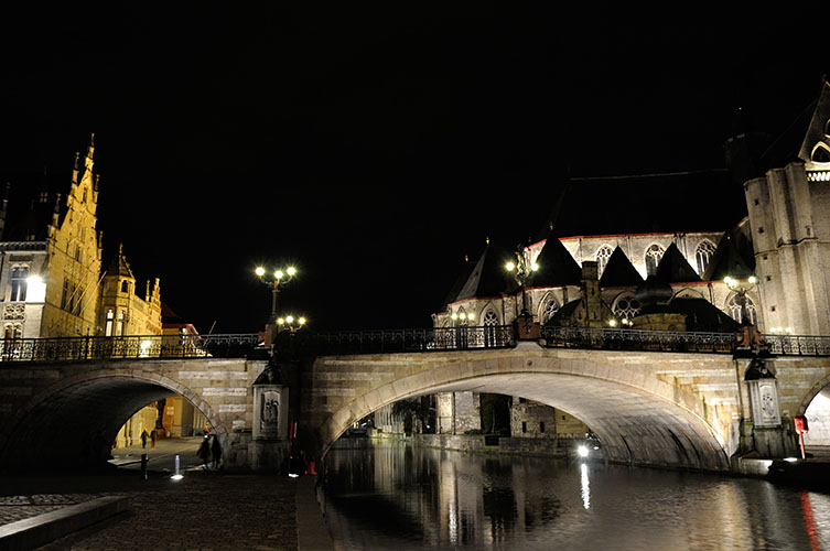 Γάνδη τη νύχτα