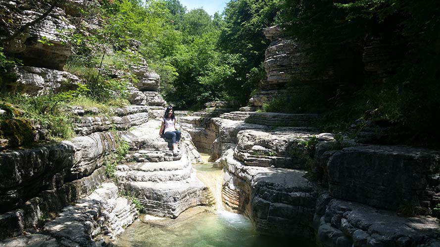 Είπαμε να κάνουμε μία παράκαμψη προς Πάπιγκο. Δεν γινόταν να μην σταματήσουμε στις Οβίρες Ρογκοβού να βρέξουμε τα ποδαράκια μας.
