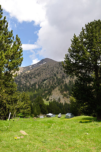 Η στάνη. Από εδώ θέλει περίπου μία ώρα μέχρι την δρακόλιμνη.
