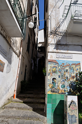 Βόλτα στα χαρακτηριστικά σοκάκια