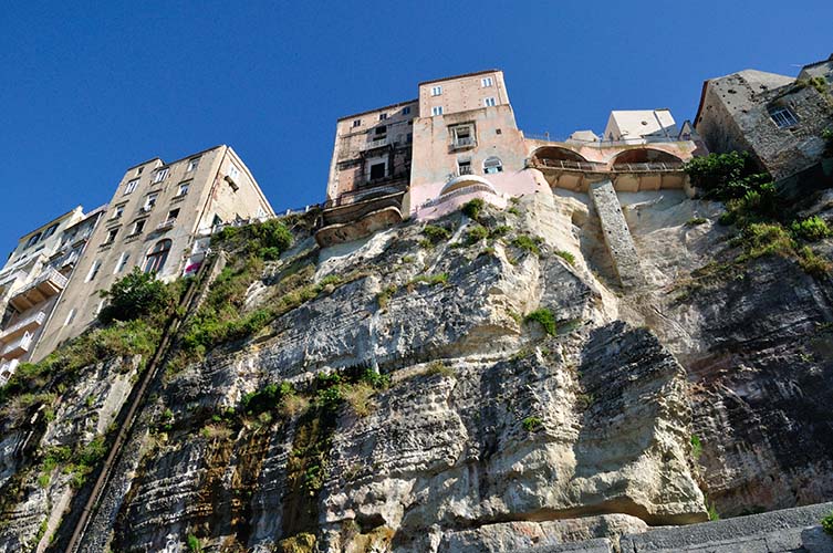 Tropea, όπως την κοιτάς από την παραλία...
