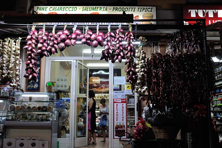 Κόκκινα κρεμμύδια, το σήμα κατατεθέν της Τροπέας