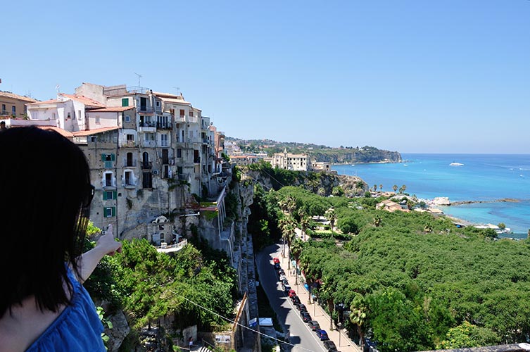 Όλη η ακτογραμμή έχει πολύ όμορφες παραλίες