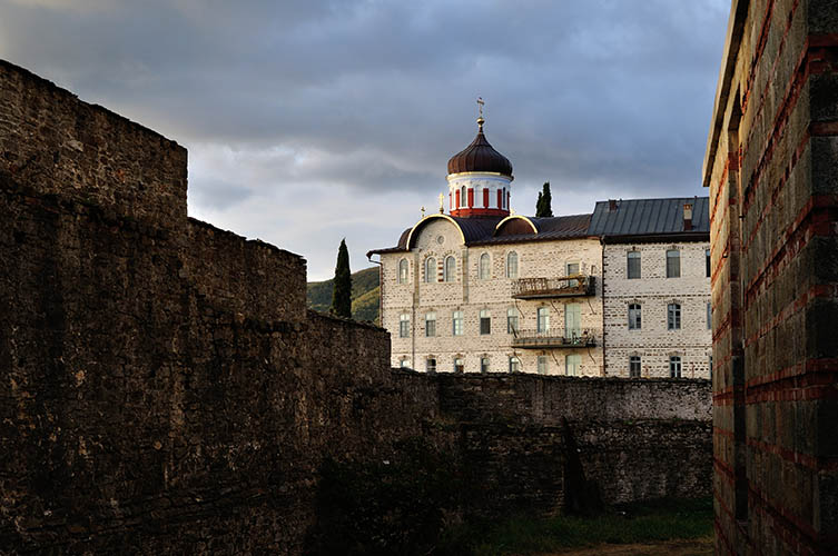 Η ρώσικη επιρροή φανερή στη Μονή του Αγίου Ανδρέα.