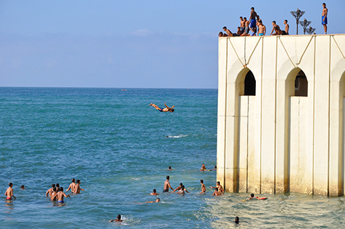 Casablanca - βουτιές δίπλα από το τζαμί του Χασάν Β