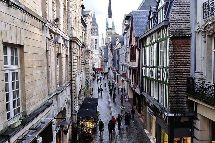 Δημοκρατία, επανάσταση, ελευθερία, τυριά, μπαγκέτες, κρασί, τέχνες και μία νύχτα στο σπίτι του Βαγγέλη Παπαθανασίου ή αλλιώς όταν ένα ταξίδι στην Γαλλία ξεπερνά κάθε προσδοκία!