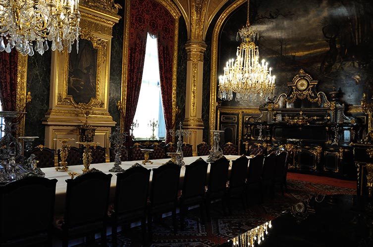 Δημοκρατία, επανάσταση, ελευθερία, τυριά, μπαγκέτες, κρασί, τέχνες και μία νύχτα στο σπίτι του Βαγγέλη Παπαθανασίου ή αλλιώς όταν ένα ταξίδι στην Γαλλία ξεπερνά κάθε προσδοκία!