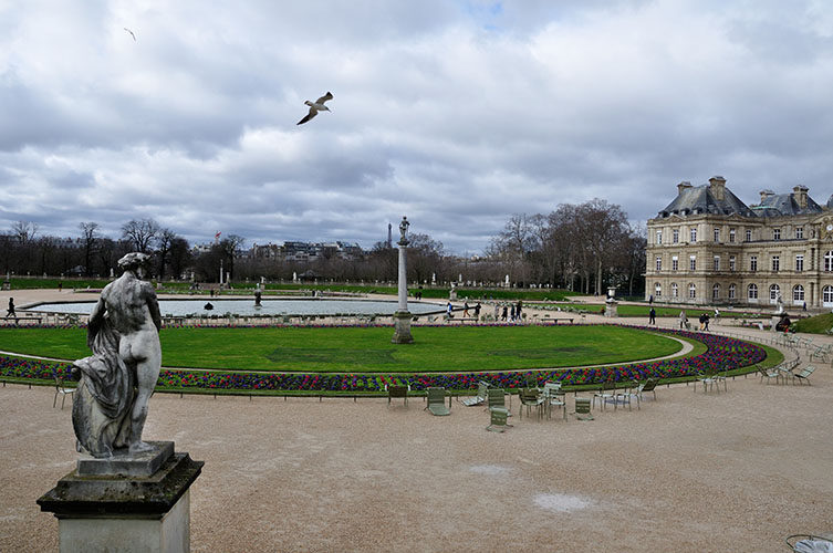 Δημοκρατία, επανάσταση, ελευθερία, τυριά, μπαγκέτες, κρασί, τέχνες και μία νύχτα στο σπίτι του Βαγγέλη Παπαθανασίου ή αλλιώς όταν ένα ταξίδι στην Γαλλία ξεπερνά κάθε προσδοκία!