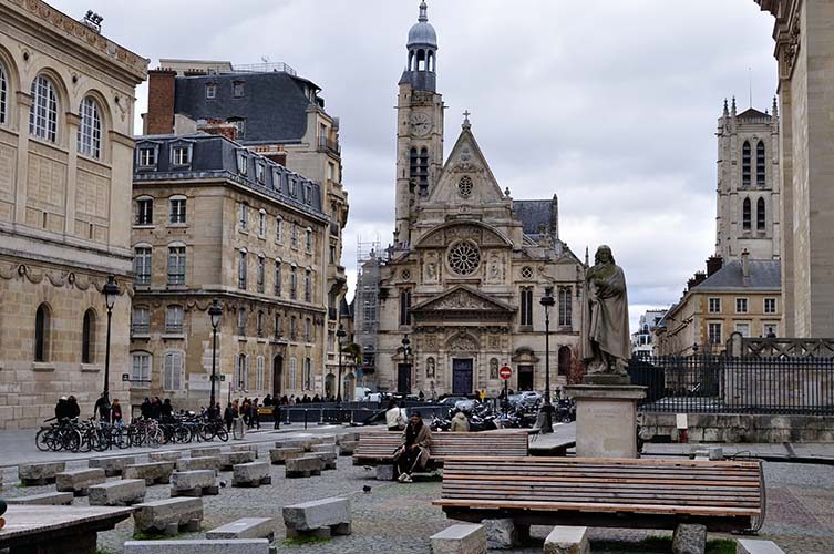 Δημοκρατία, επανάσταση, ελευθερία, τυριά, μπαγκέτες, κρασί, τέχνες και μία νύχτα στο σπίτι του Βαγγέλη Παπαθανασίου ή αλλιώς όταν ένα ταξίδι στην Γαλλία ξεπερνά κάθε προσδοκία!