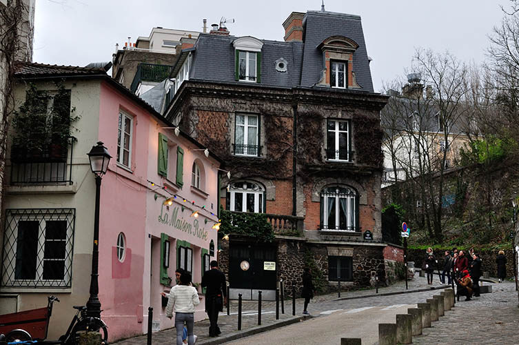 Δημοκρατία, επανάσταση, ελευθερία, τυριά, μπαγκέτες, κρασί, τέχνες και μία νύχτα στο σπίτι του Βαγγέλη Παπαθανασίου ή αλλιώς όταν ένα ταξίδι στην Γαλλία ξεπερνά κάθε προσδοκία!