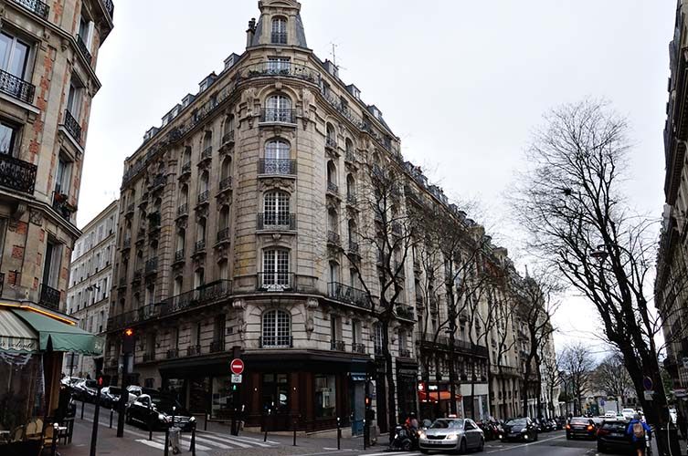 Δημοκρατία, επανάσταση, ελευθερία, τυριά, μπαγκέτες, κρασί, τέχνες και μία νύχτα στο σπίτι του Βαγγέλη Παπαθανασίου ή αλλιώς όταν ένα ταξίδι στην Γαλλία ξεπερνά κάθε προσδοκία!