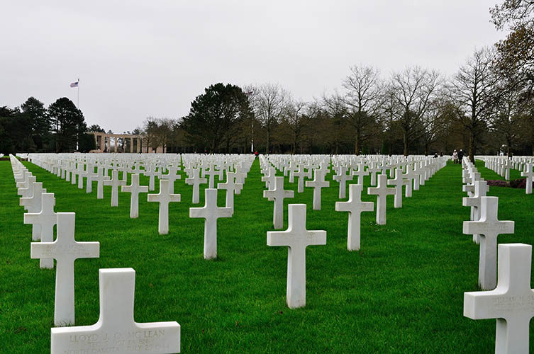 Δημοκρατία, επανάσταση, ελευθερία, τυριά, μπαγκέτες, κρασί, τέχνες και μία νύχτα στο σπίτι του Βαγγέλη Παπαθανασίου ή αλλιώς όταν ένα ταξίδι στην Γαλλία ξεπερνά κάθε προσδοκία!
