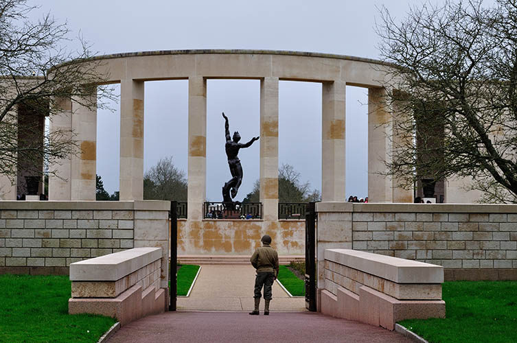 Δημοκρατία, επανάσταση, ελευθερία, τυριά, μπαγκέτες, κρασί, τέχνες και μία νύχτα στο σπίτι του Βαγγέλη Παπαθανασίου ή αλλιώς όταν ένα ταξίδι στην Γαλλία ξεπερνά κάθε προσδοκία!