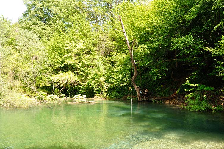 Πικ νικ στους καταρράκτες του Σκρα και στη Γαλάζια λίμνη