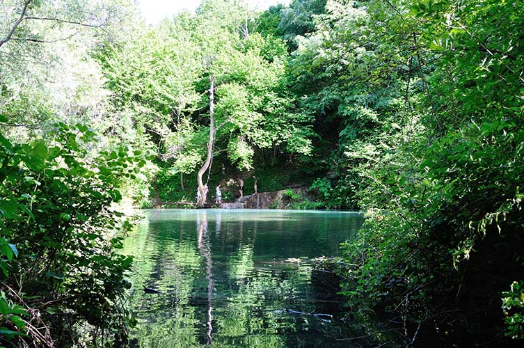 Πικ νικ στους καταρράκτες του Σκρα και στη Γαλάζια λίμνη